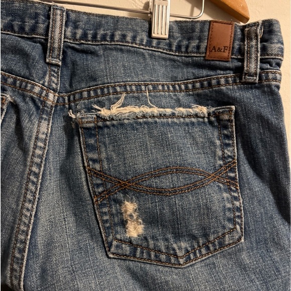 Abercrombie & Fitch Womens Erin Jeans Low Rise Straight Sz 8R X 34’ Distressed - Picture 2 of 9